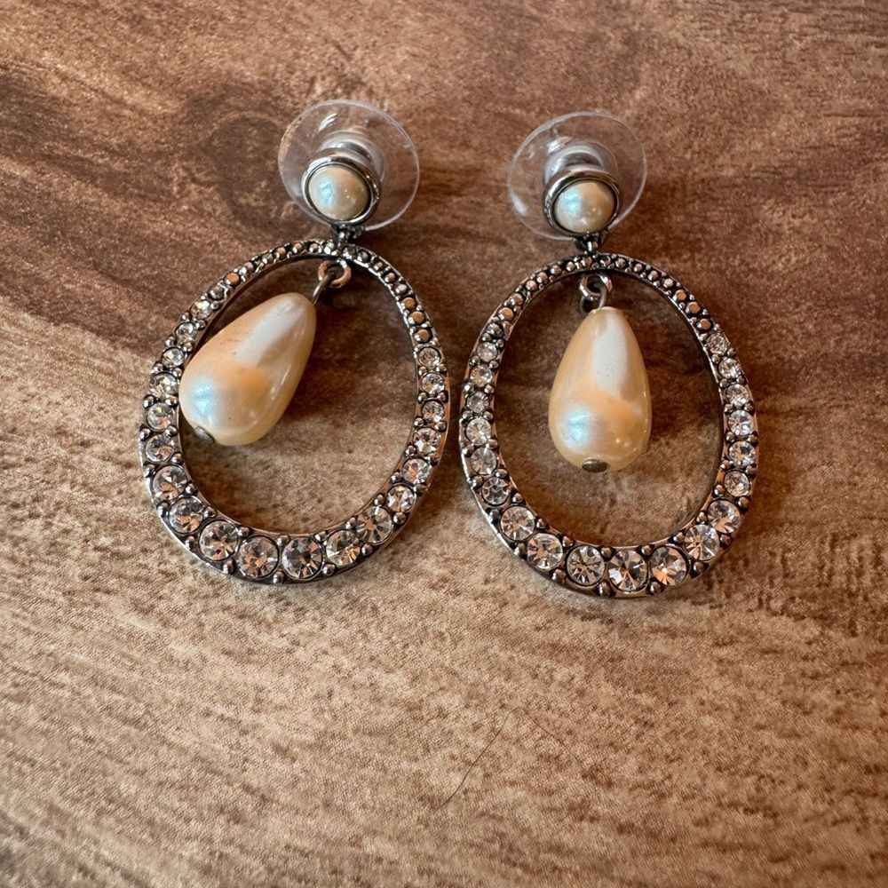 Monet Post Back Silver Tone Tear Drop Rhinestone Dangle Earrings Pearl Classic